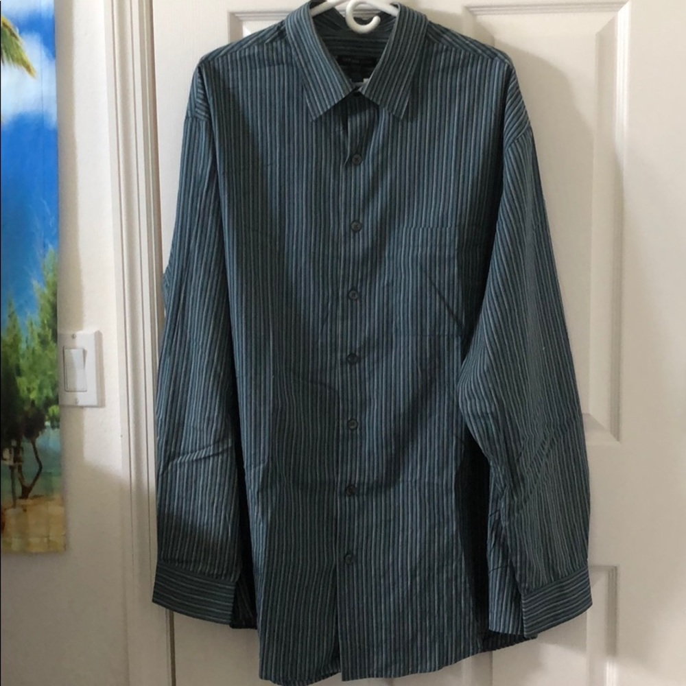 2XLT Men’s button down shirt